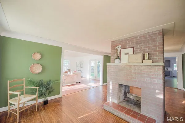 $325,000 | 802 Hale Avenue, Edwardsville, IL 62025