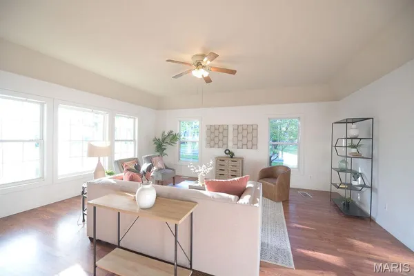 $325,000 | 802 Hale Avenue, Edwardsville, IL 62025