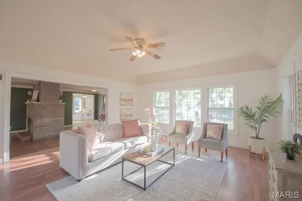 $325,000 | 802 Hale Avenue, Edwardsville, IL 62025