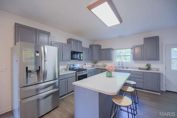 $325,000 | 802 Hale Avenue, Edwardsville, IL 62025