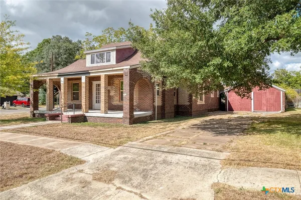 $250,000 | 116 South Cypress Avenue, Luling, TX 78648