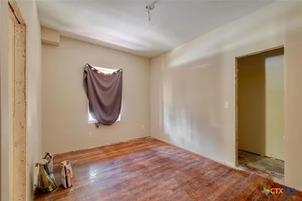 $250,000 | 116 South Cypress Avenue, Luling, TX 78648