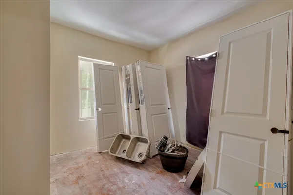 $250,000 | 116 South Cypress Avenue, Luling, TX 78648