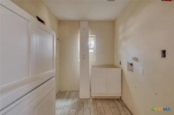 $250,000 | 116 South Cypress Avenue, Luling, TX 78648