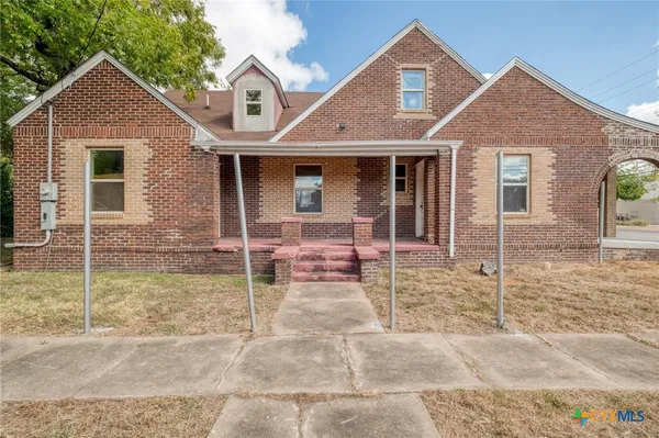 $250,000 | 116 South Cypress Avenue, Luling, TX 78648