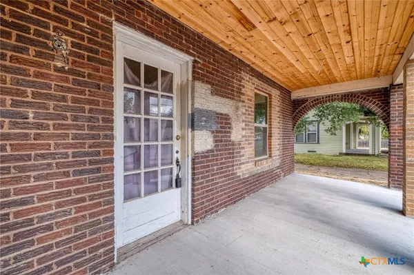 $250,000 | 116 South Cypress Avenue, Luling, TX 78648