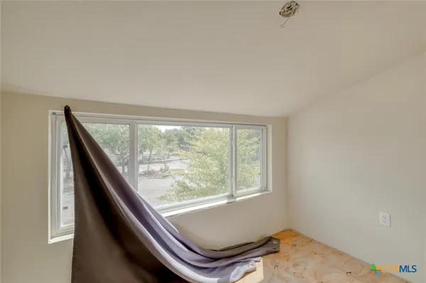 $250,000 | 116 South Cypress Avenue, Luling, TX 78648