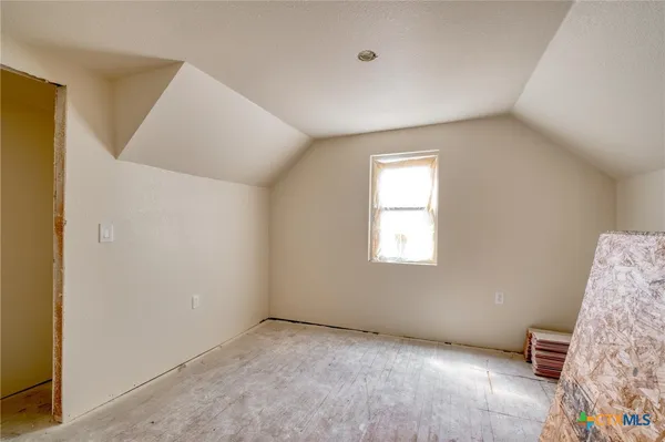 $250,000 | 116 South Cypress Avenue, Luling, TX 78648