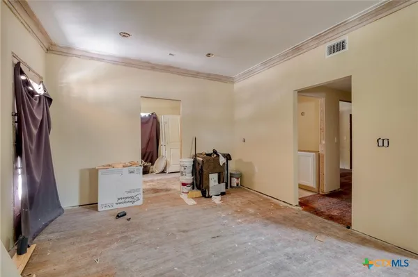 $250,000 | 116 South Cypress Avenue, Luling, TX 78648