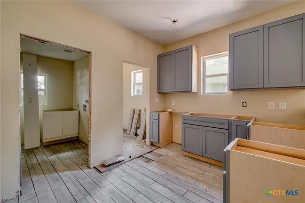 $250,000 | 116 South Cypress Avenue, Luling, TX 78648