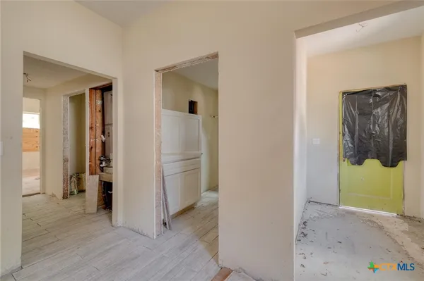 $250,000 | 116 South Cypress Avenue, Luling, TX 78648