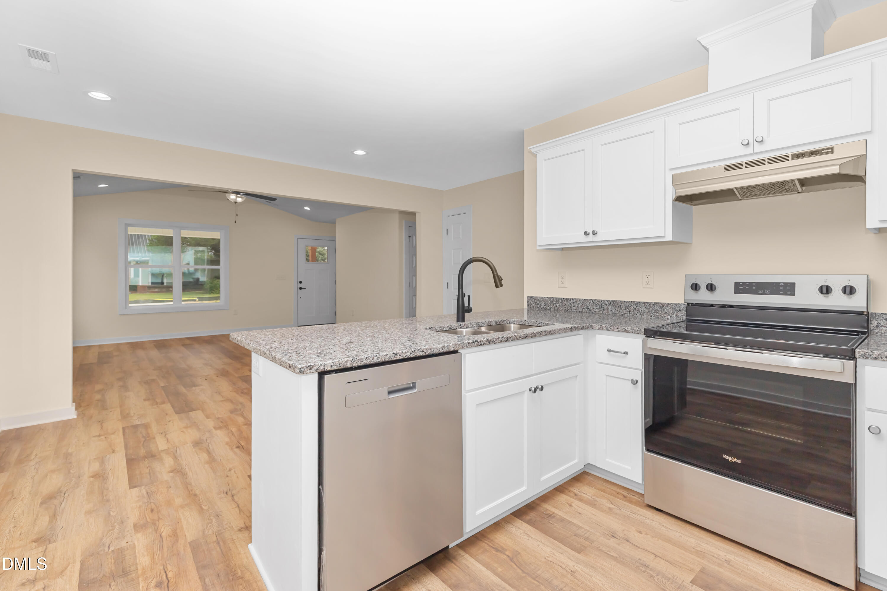 229 East Washington Street Coats, NC 27521 - Photo 11 of 24 _MG_1812