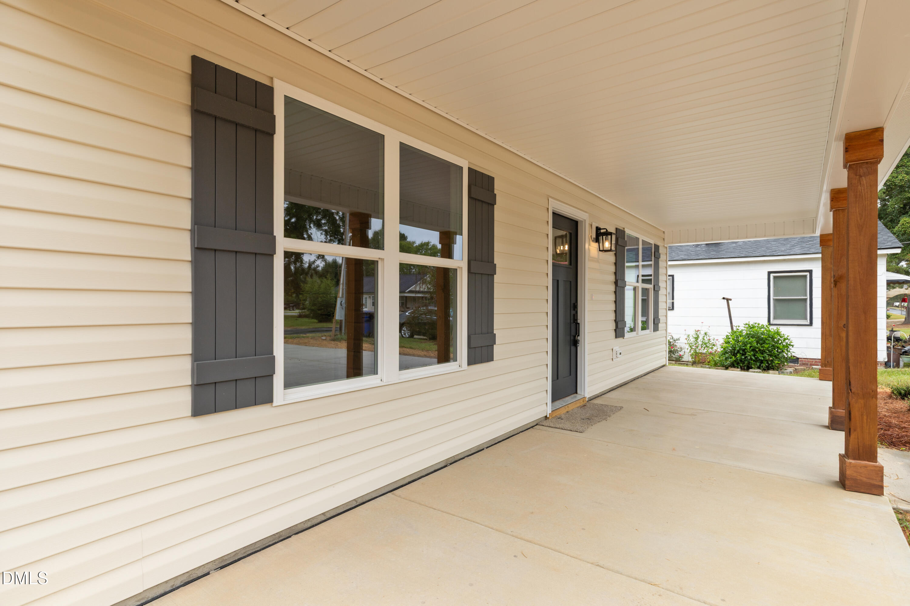 229 East Washington Street Coats, NC 27521 - Photo 5 of 24 IMG_1802