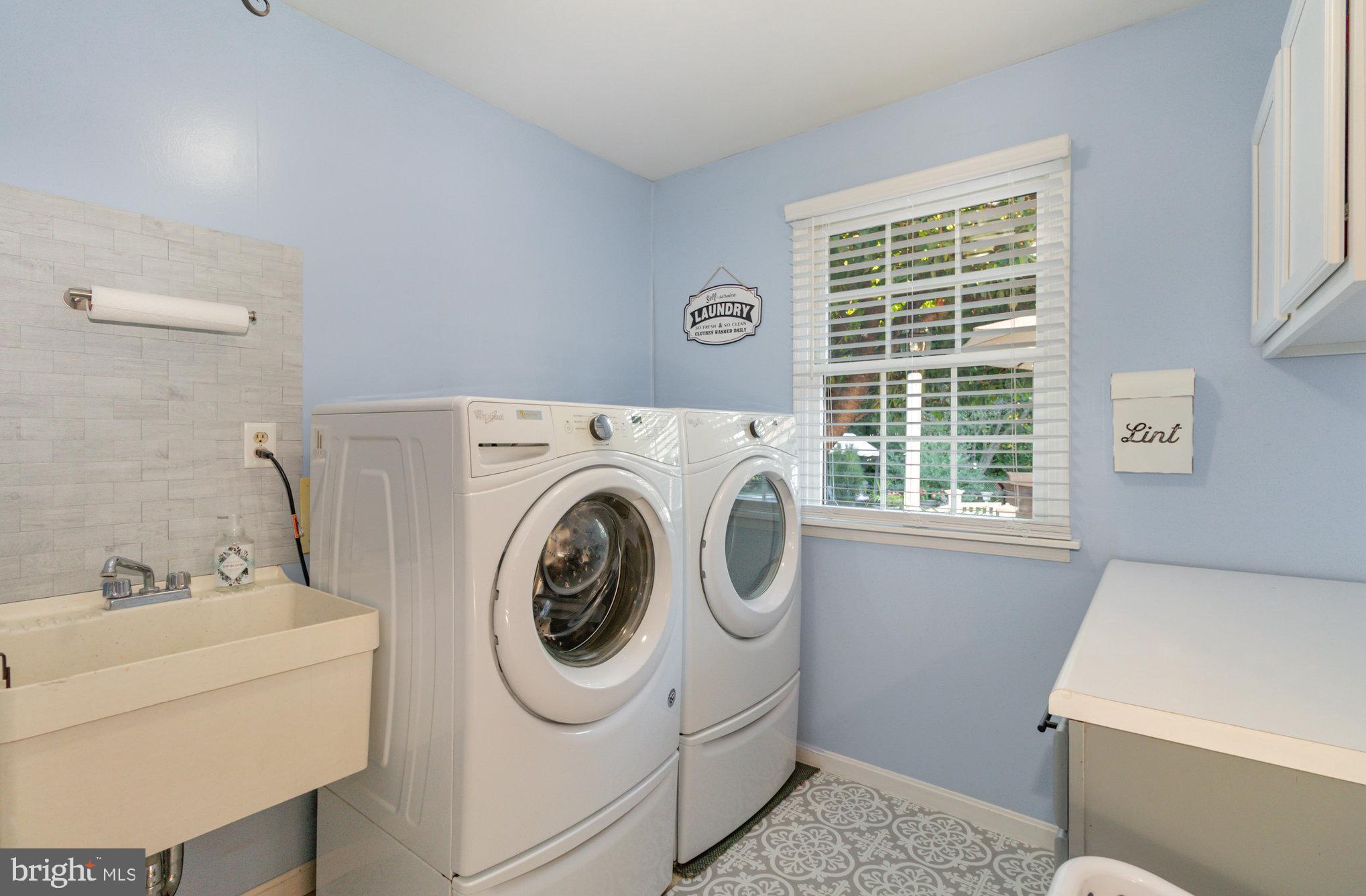 124 South Ridge Road Boiling Springs, PA 17007 - Photo 15 of 56 a utility room with dryer and washer