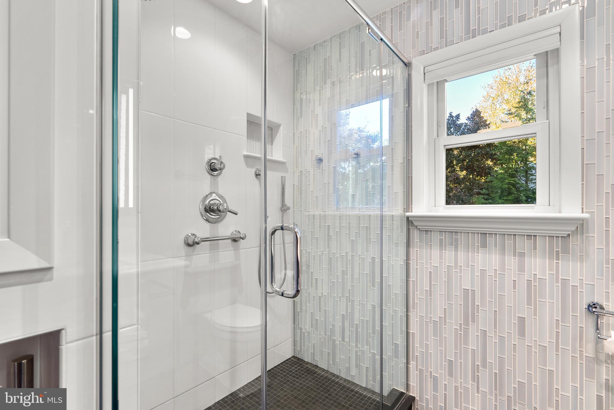 507 Ridge Road Annapolis, MD 21401 - Photo 36 of 75 Full Bathroom Shower