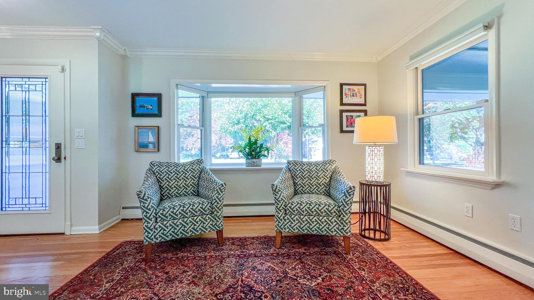 507 Ridge Road Annapolis, MD 21401 - Photo 9 of 75 Beautiful Living Room With Bay Window