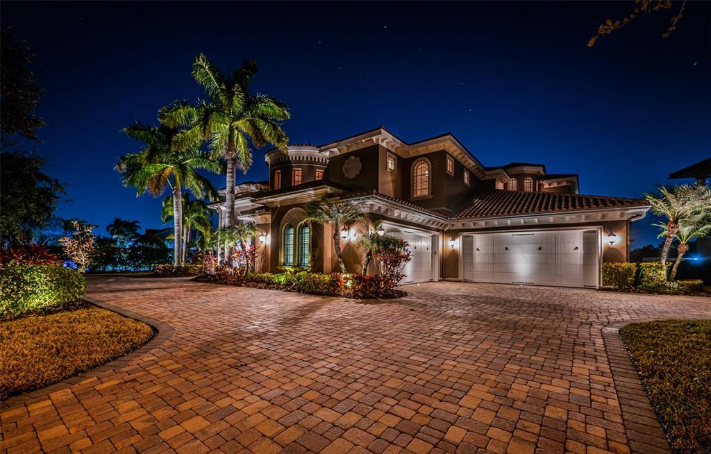 9209 Silverthorn Road Seminole, FL 33777 - Photo 4 of 90 Gallery Image 4