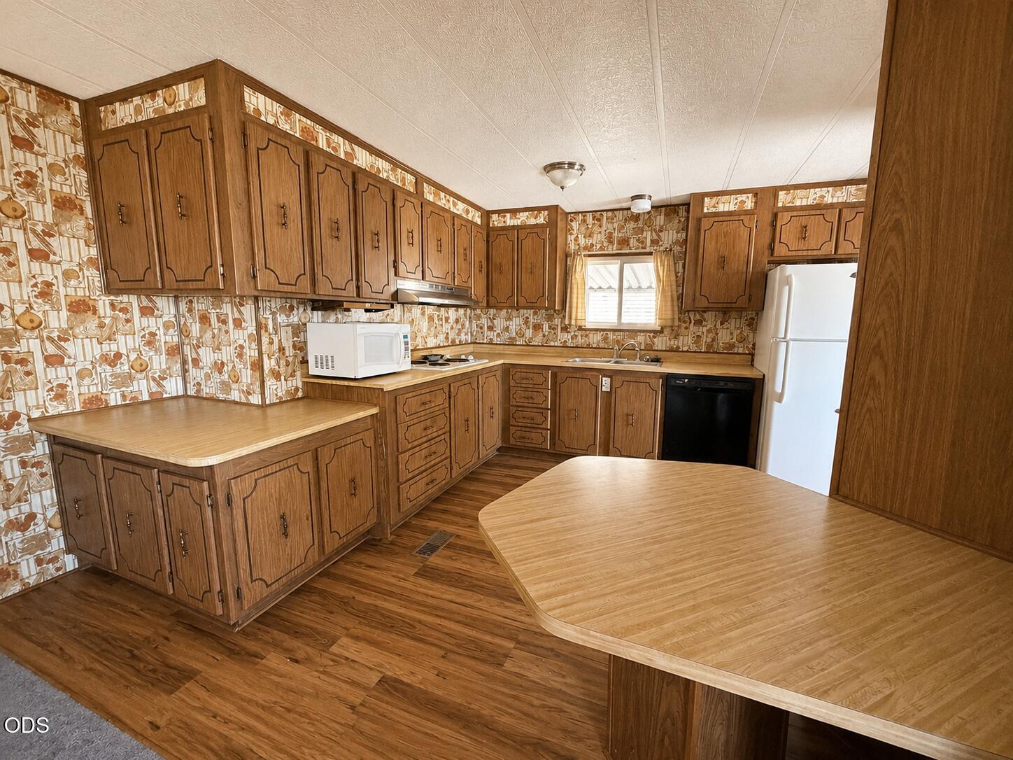 301 Freeman Road, Unit 56 Central Point, OR 97502 - Photo 4 of 15 Gallery Image 4