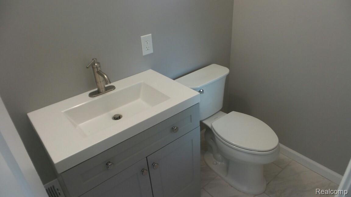 417 Lexington Road Grosse Pointe, MI 48236 - Photo 11 of 22 20190405_124618_resized.jpg