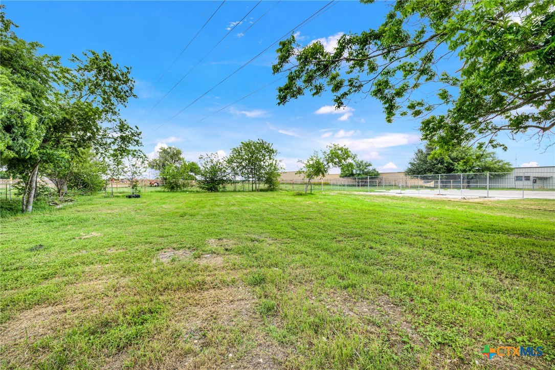 517 South Center Street Marion, TX 78124 - Photo 10 of 21
