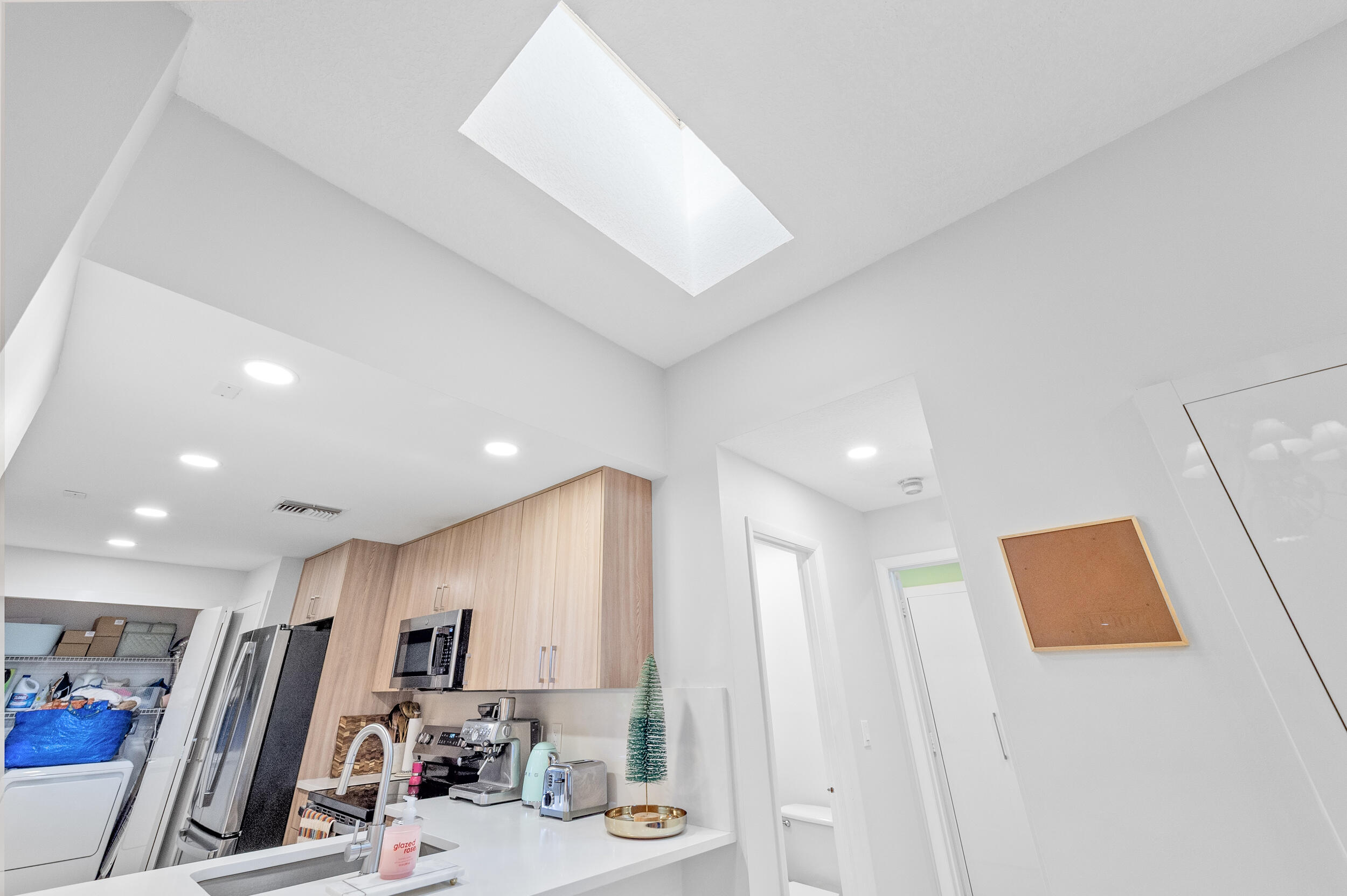7460 La Paz Boulevard, Unit 304 Boca Raton, FL 33433 - Photo 30 of 37 a view of a hallway with a kitchen