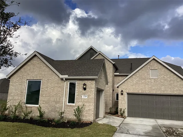 $436,990 | 2611 Precious Coral Drive, Rosharon, TX 77583