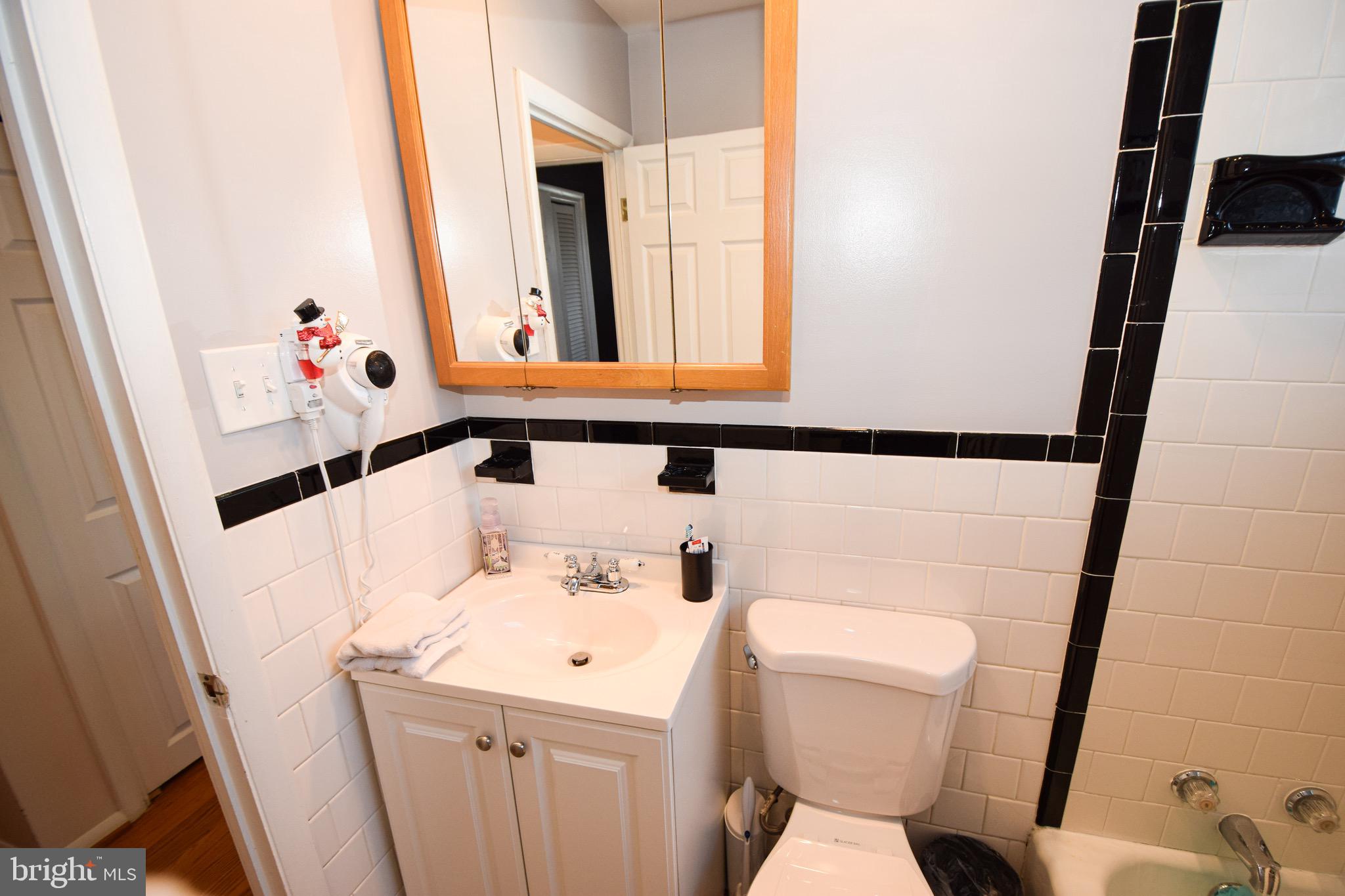 8816 Spring Road Parkville, MD 21234 - Photo 15 of 65 Bathroom #1