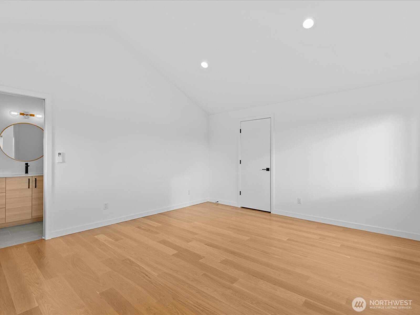 3239 61st Avenue Southwest, Unit B Seattle, WA 98116 - Photo 16 of 31