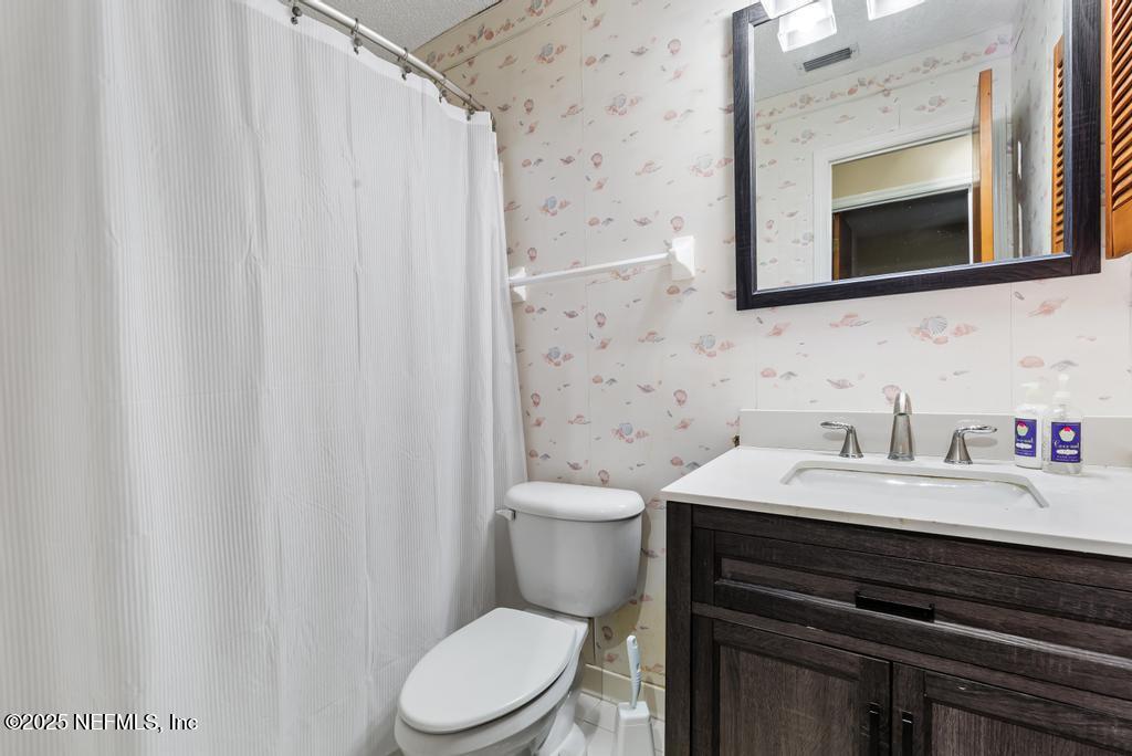 85 Debarry Avenue, Unit 1012 Orange Park, FL 32073 - Photo 23 of 55 Guest/Hall Bathroom