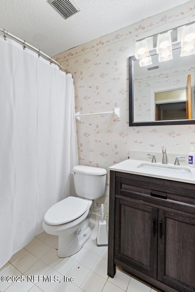 85 Debarry Avenue, Unit 1012 Orange Park, FL 32073 - Photo 24 of 55 Guest/Hall Bathroom