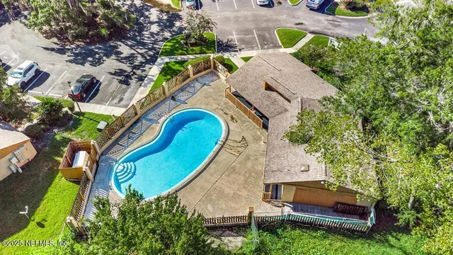 a view of a back yard of the house