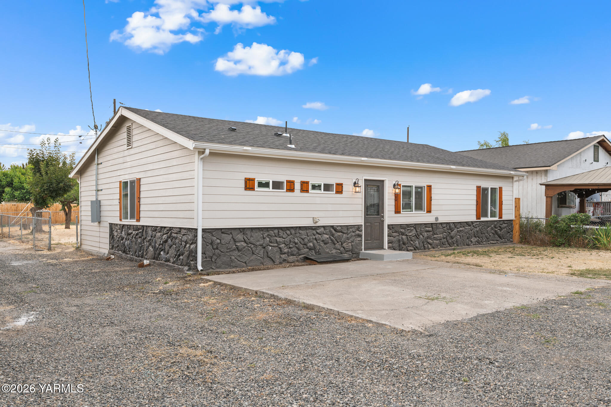 111 South H Street Toppenish, WA 98948 - Photo 3 of 31 DSM00087