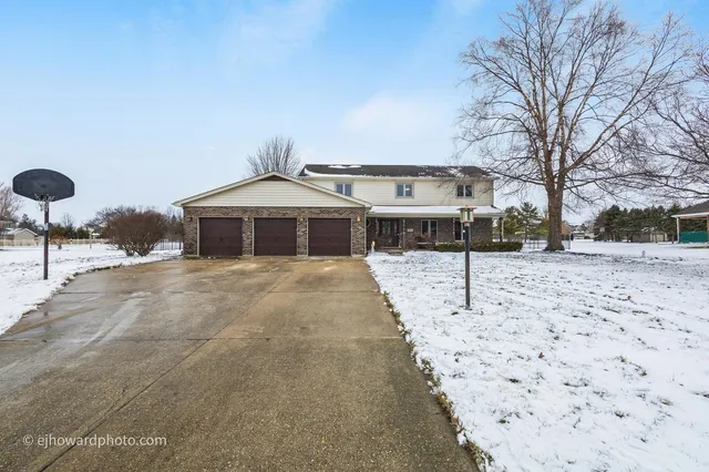 $599,000 | 2821 Abbington Drive, New Lenox, IL 60451