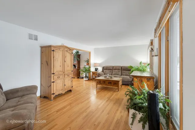 $599,000 | 2821 Abbington Drive, New Lenox, IL 60451