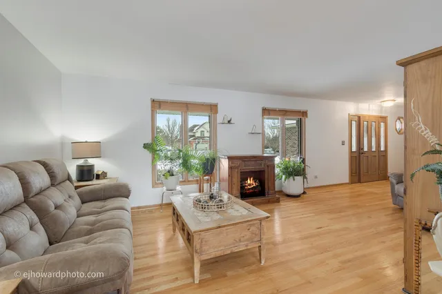 $599,000 | 2821 Abbington Drive, New Lenox, IL 60451