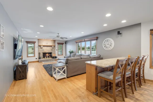 $599,000 | 2821 Abbington Drive, New Lenox, IL 60451