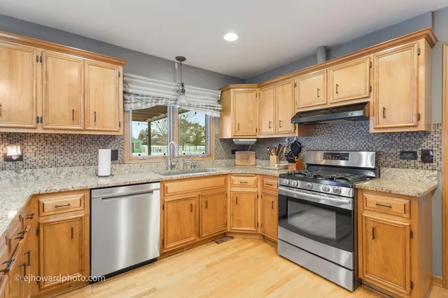 $599,000 | 2821 Abbington Drive, New Lenox, IL 60451