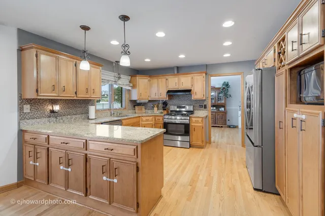 $599,000 | 2821 Abbington Drive, New Lenox, IL 60451