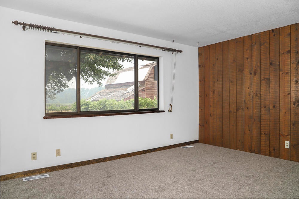 5340 Jerome Prairie Road Grants Pass, OR 97527 - Photo 15 of 26 CA344229-63AE-4D0B-AAE6-60B173EEAC28