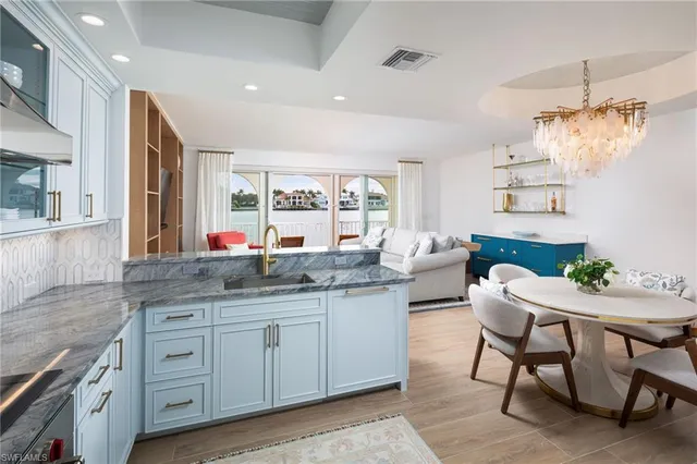 $2,980,000 | 4000 Gulf Shore Boulevard North, Unit 1500, Naples, FL 34103