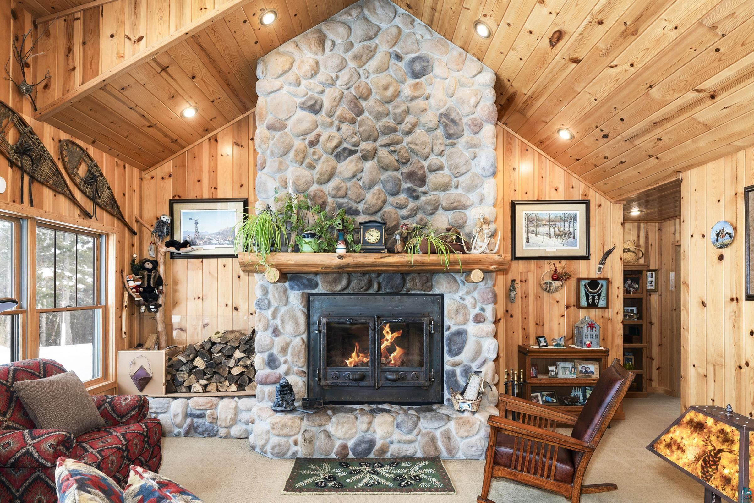 4919 N Road Grand Marais, MN 55604 - Photo 4 of 50 Great Room - House