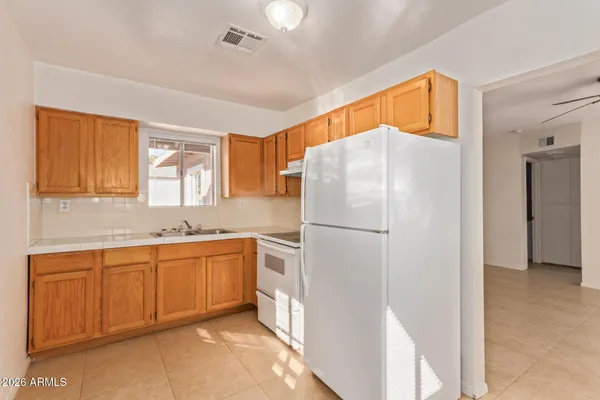 $1,599 | 2102 East Oak Street, Phoenix, AZ 85006