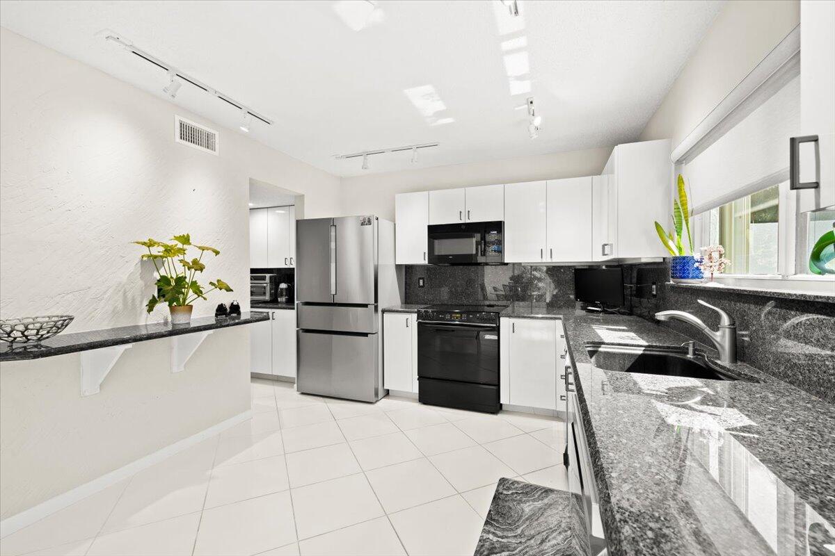 7338 Woodmont Court Boca Raton, FL 33434 - Photo 18 of 62 20-424A0534