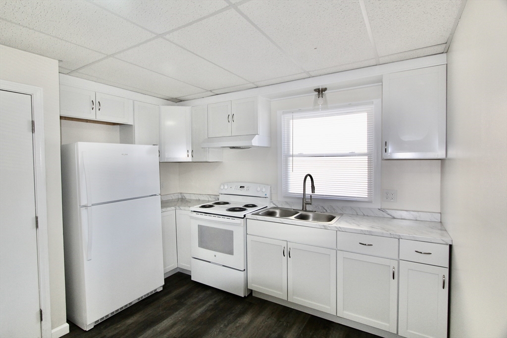 36-38 Chester Street Springfield, MA 01105 - Photo 3 of 13 Gallery Image 3