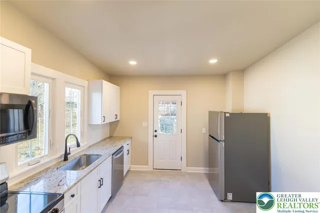 $1,800 | 708 Main Street, Unit 2, Bethlehem, PA 18018