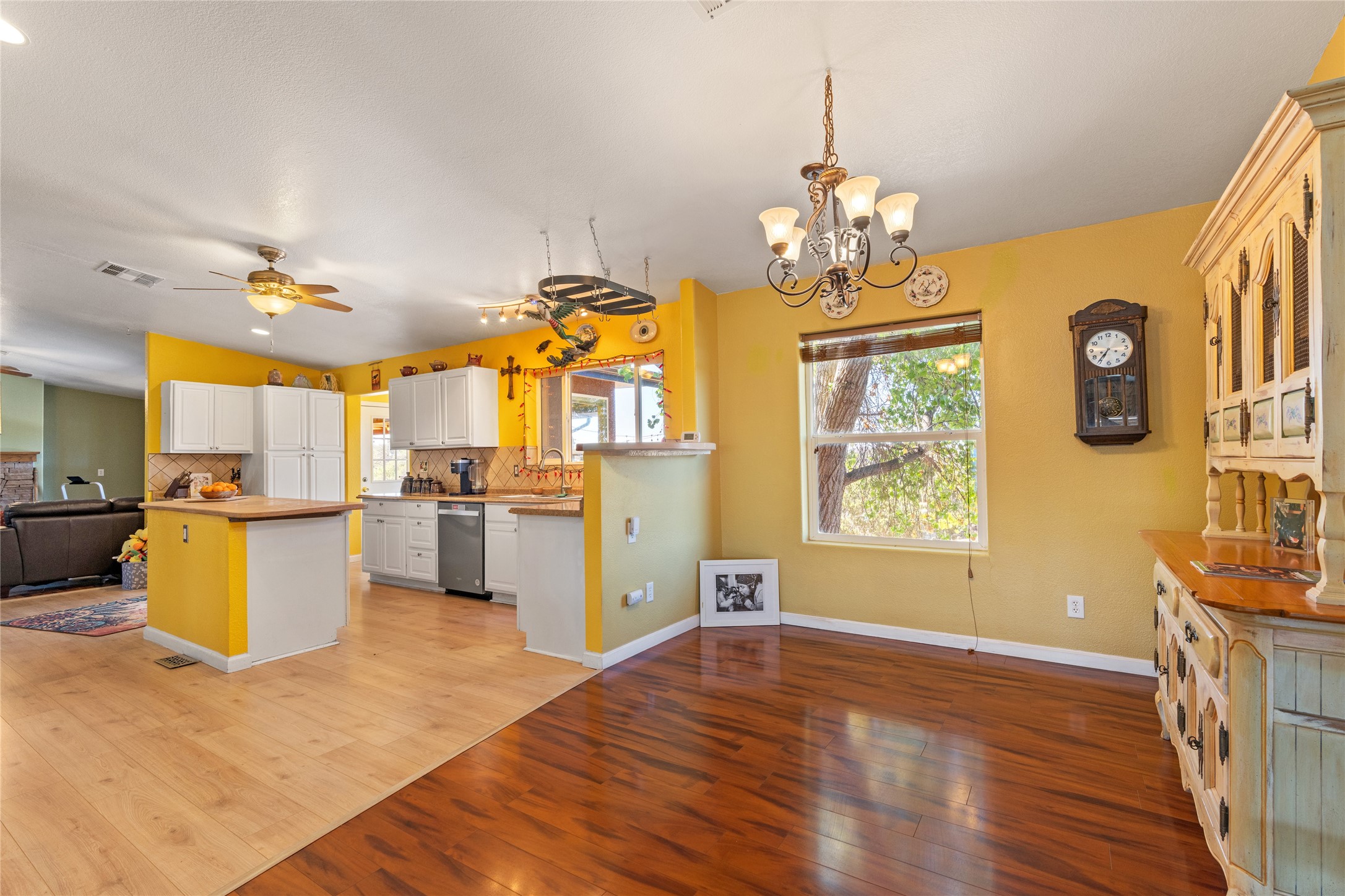 12 Apache Ridge Road Santa Fe, NM 87505 - Photo 13 of 69 dining area