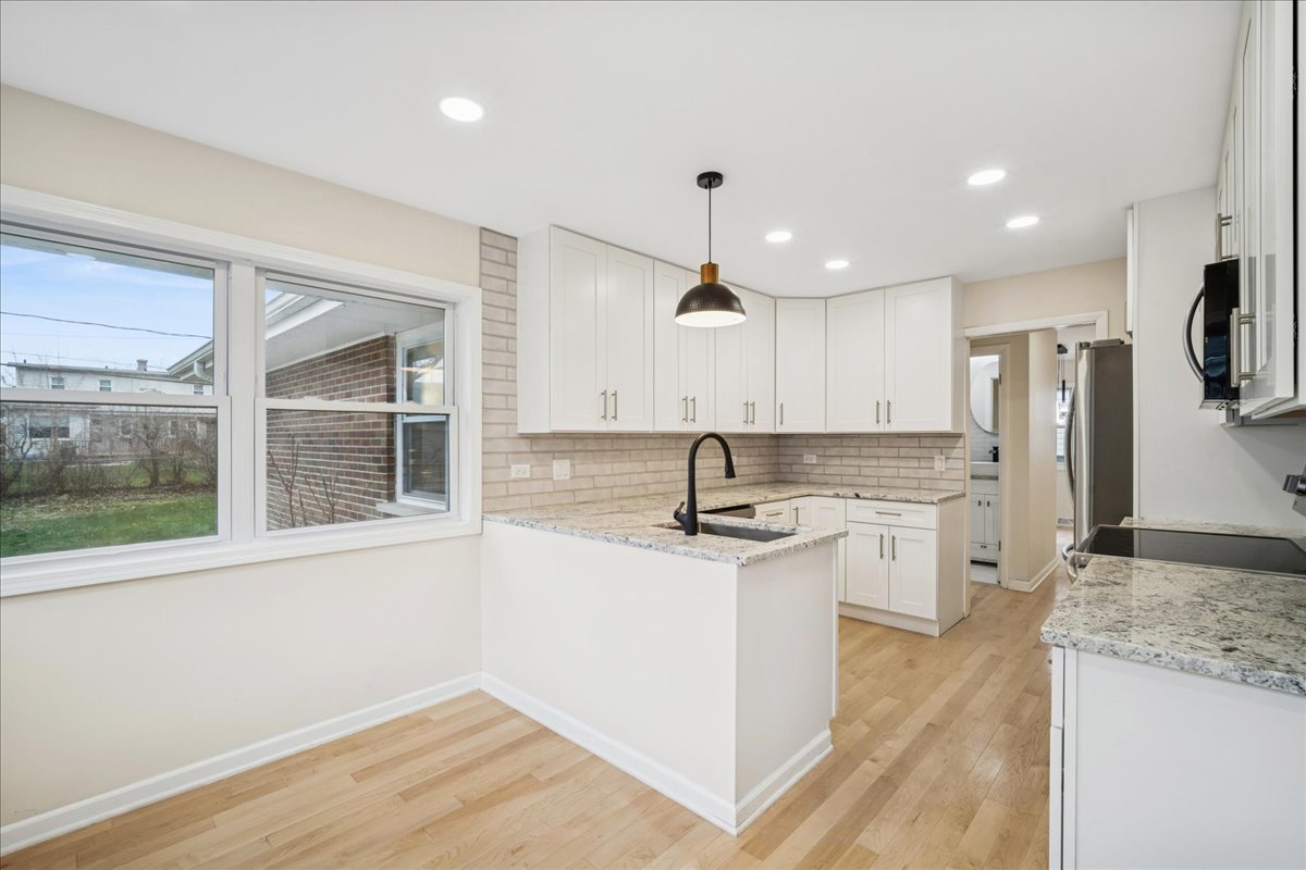 1812 Winthrop Road Highland Park, IL 60035 - Photo 12 of 32