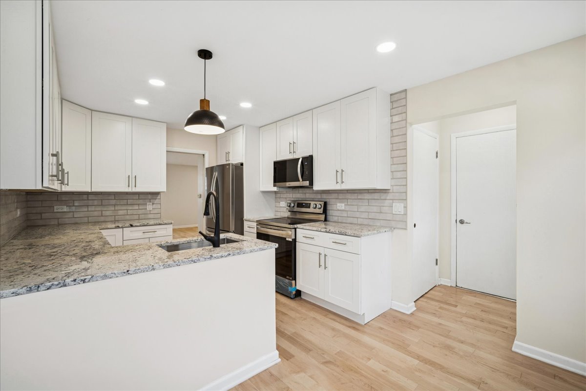 1812 Winthrop Road Highland Park, IL 60035 - Photo 13 of 32