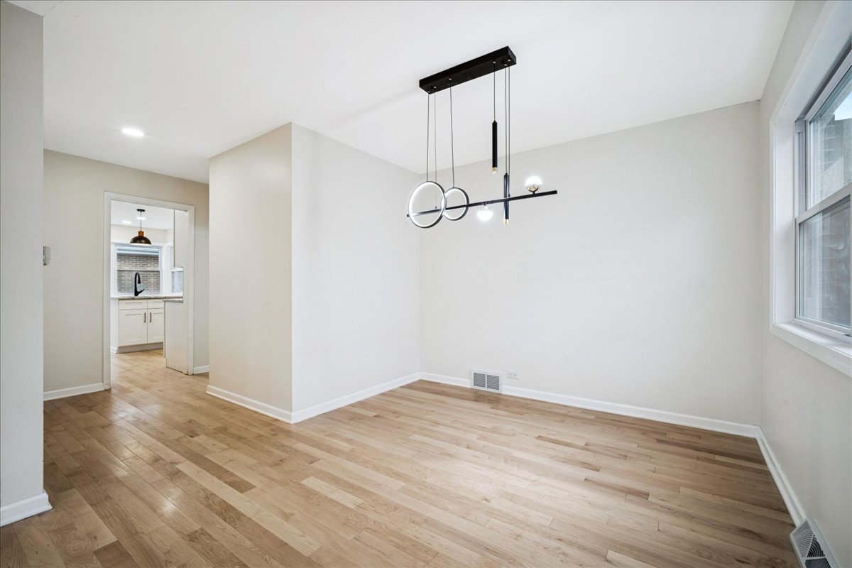 1812 Winthrop Road Highland Park, IL 60035 - Photo 7 of 32