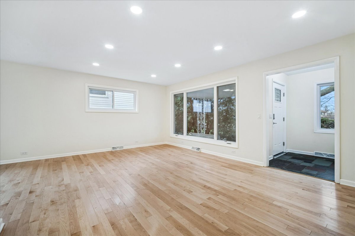 1812 Winthrop Road Highland Park, IL 60035 - Photo 9 of 32